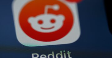מה הקשר לחרם Reddit עם AI וקריפטו
