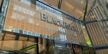 BlackRock Refils dla Bitcoin ETF po SEC Flags Błędy - Odszyfruj