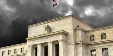 Кейтлін Лонг: ФРС стала «непорушною горою» – розшифруйте