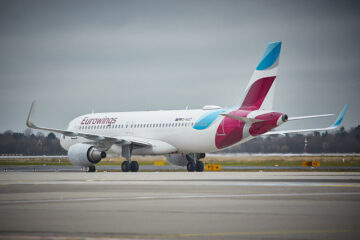 Eurowings flight returns to Mallorca Airport shortly after take-off due to a bird strike