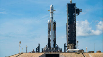 Lancement Falcon Heavy du plus grand satellite de communications commerciales nettoyé