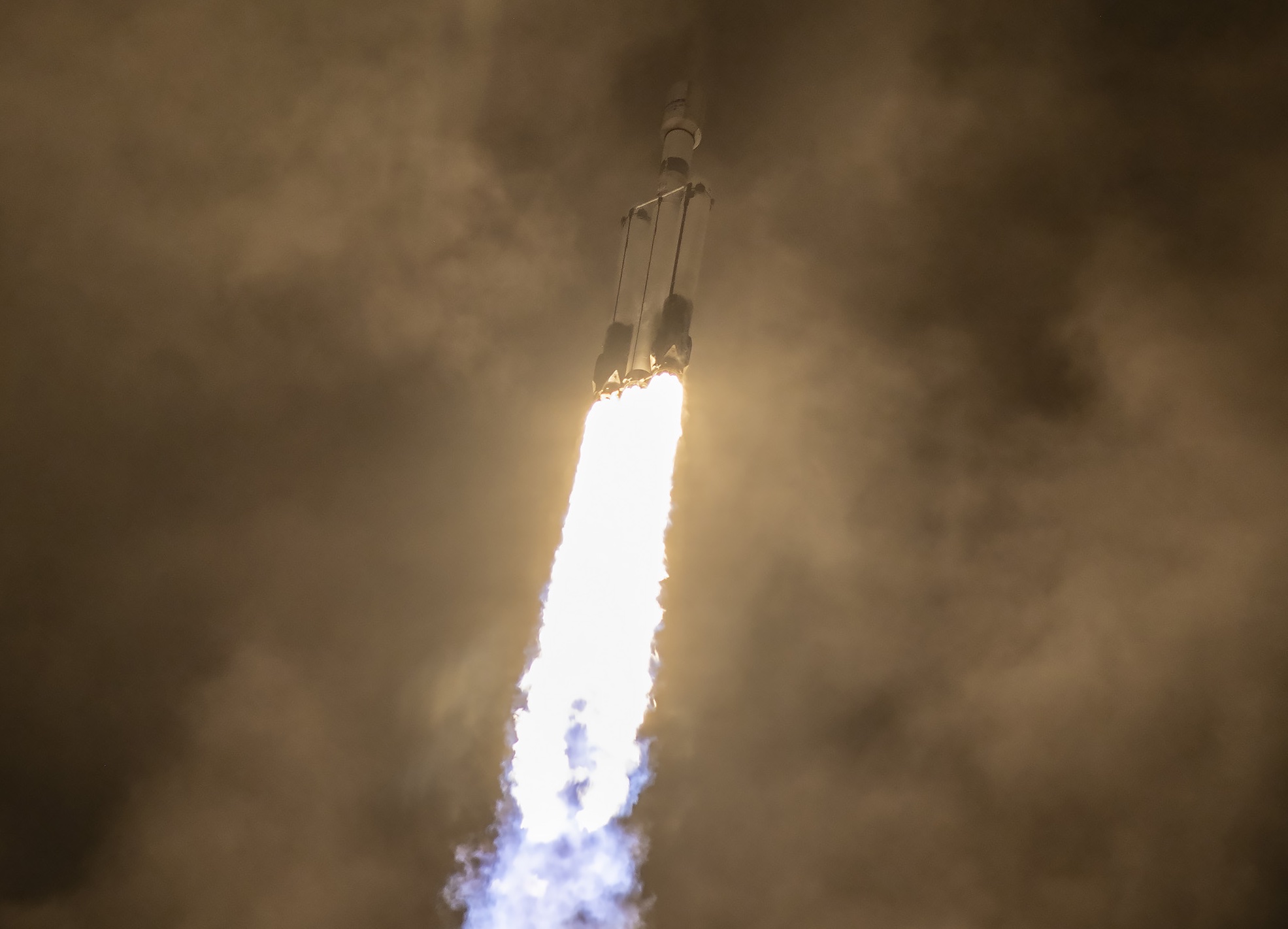 Falcon Heavy sends Jupiter-3 broadband giant toward geostationary orbit