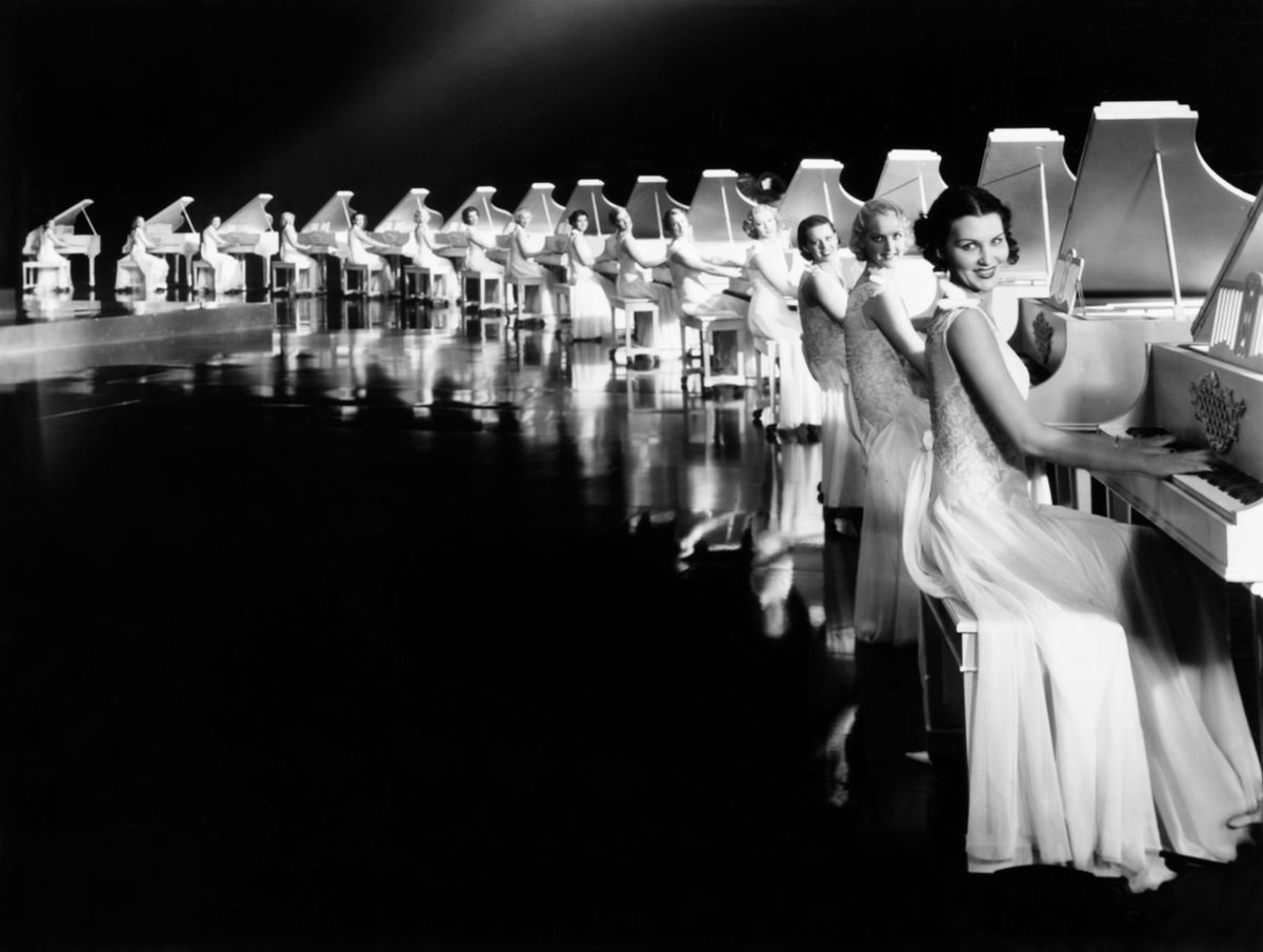 A row of pianos played by women in identical gowns in Gold Diggers of 1935.
