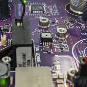Cara Memanfaatkan Komponen Kartrid Mikrofluida Terpasang PCB