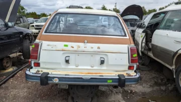 Klejnot złomowiska: Honda Civic Hatchback z 1976 roku