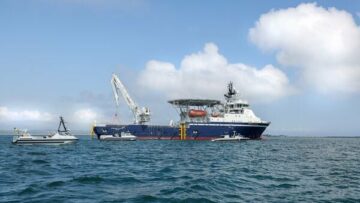 La nuova nave madre cacciamine della Royal Navy conduce prove storiche con gli USV