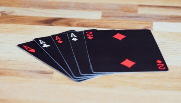 Pokeriblindit selitetty – miten se toimii? | JeetWin blogi
