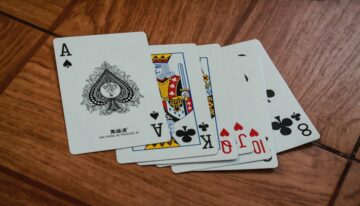 Hướng dẫn trò chơi Razz Poker: Nắm vững các quy tắc và chiến lược | Blog Triệt Chiến