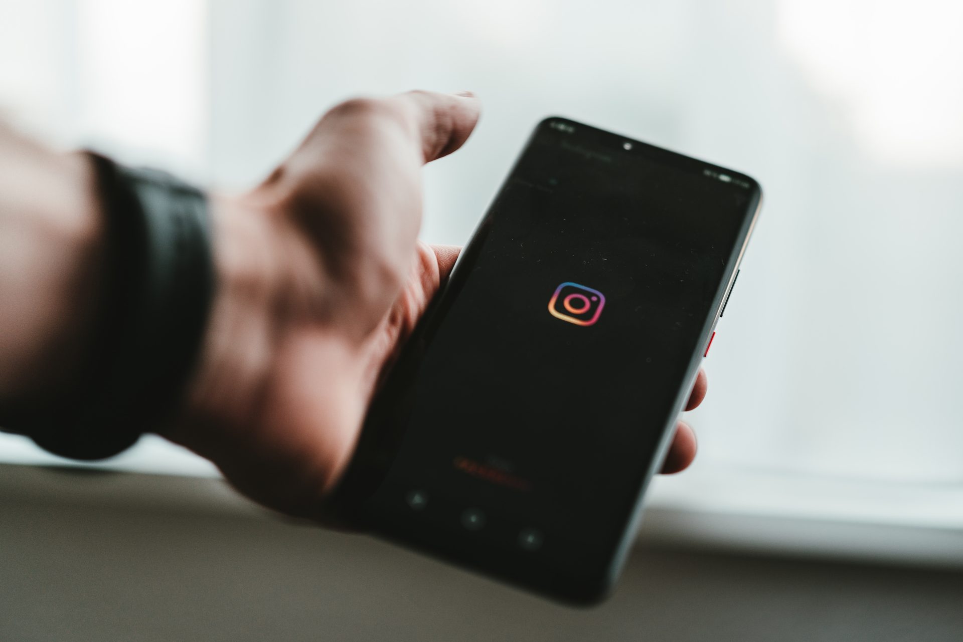 Is Instagram not working? Learn how to fix Instagram not working issues and common Instagram error. Plus, there are alternatives to try right now!