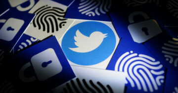 المخادعون المتورطون في اختراق حساب Twitter لمؤسس Uniswap سرقوا 3.6 مليون دولار من الضحايا