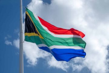 آفریقای جنوبی از شرکت‌های رمزنگاری می‌خواهد تا ماه نوامبر مجوز بگیرند: گزارش