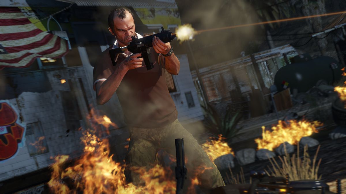 Grand Theft Auto 5 - Trevor firing a submachine gun with flames around him