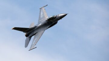 USA F-16 liitub Gold Coasti lennushow rivistusega