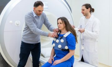Un gilet à bobine portable pourrait changer la donne en IRM mammaire – Physics World