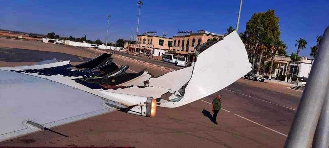 Air Algérie Boeing 737 clips wing with light pole upon arrival Tlemcen Airport, Algeria