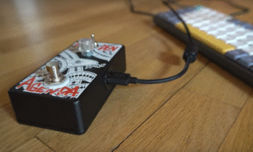 Um pedal de efeitos para teclados (e mouses)