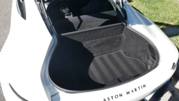Teste de bagagem do Aston Martin Vantage: Qual o tamanho do porta-malas? - Autoblog