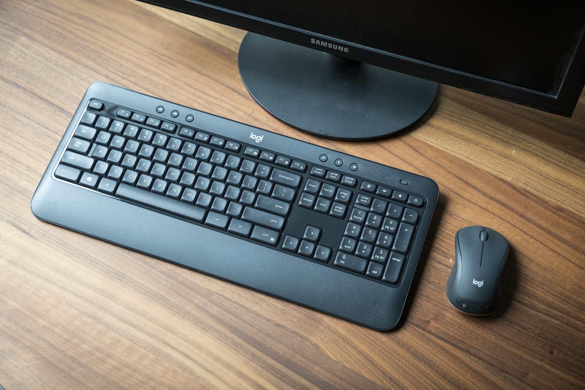 Logitech MK540 Advanced Wireless Keyboard and Mouse Combo - 最高の価値提案
