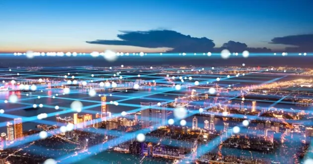 Nocny widok miasta Xiamen, Fujian oraz koncepcja sieciowej komunikacji dużych zbiorów danych i sztucznej inteligencji dla biznesu