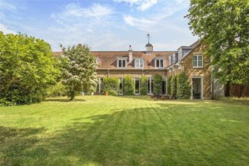 Centuries-Old Coach House Offers City-Close Country Living Near London