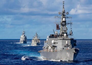 Tàu chiến Trung Quốc và Nga tăng cường hoạt động ở eo biển quanh Nhật Bản