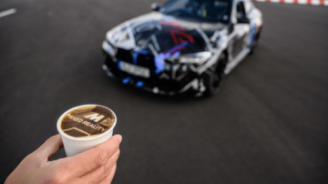 Fahren Sie ein M4 Coupé im Mixed Reality Experience von BMW – VRScout