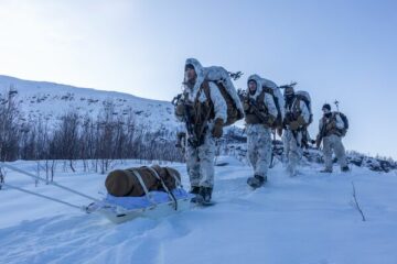 동결과 맞서 싸우다: 미 지상군, 북극 전쟁을 위한 장비 현대화