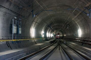 تونل پایه گوتارد تا چند ماه پس از خروج قطار از ریل نیمه بسته باقی می ماند