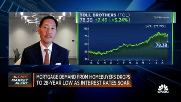Evercore 的 Kim 表示，房屋建筑商正在调整供应量，以维持高利率时期的负担能力