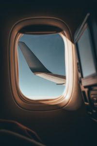 Как самолеты регулируют расход топлива во время дальних перелетов?