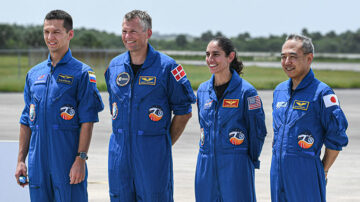 Tripulação internacional chega à Flórida antes da missão da estação espacial