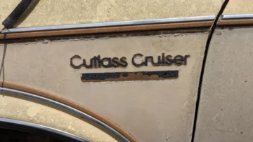 Permata Tempat Barang rongsokan: Oldsmobile Cutlass Cruiser 1986