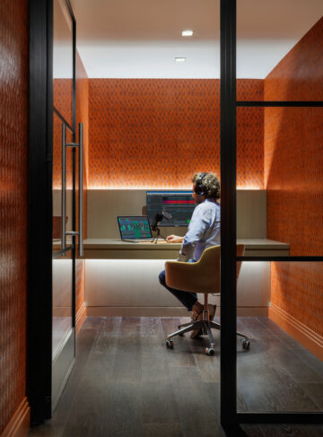 Luxusgebäude in New York locken die Bewohner mit Coworking-Spaces an, während die Remote-Arbeit verweilt