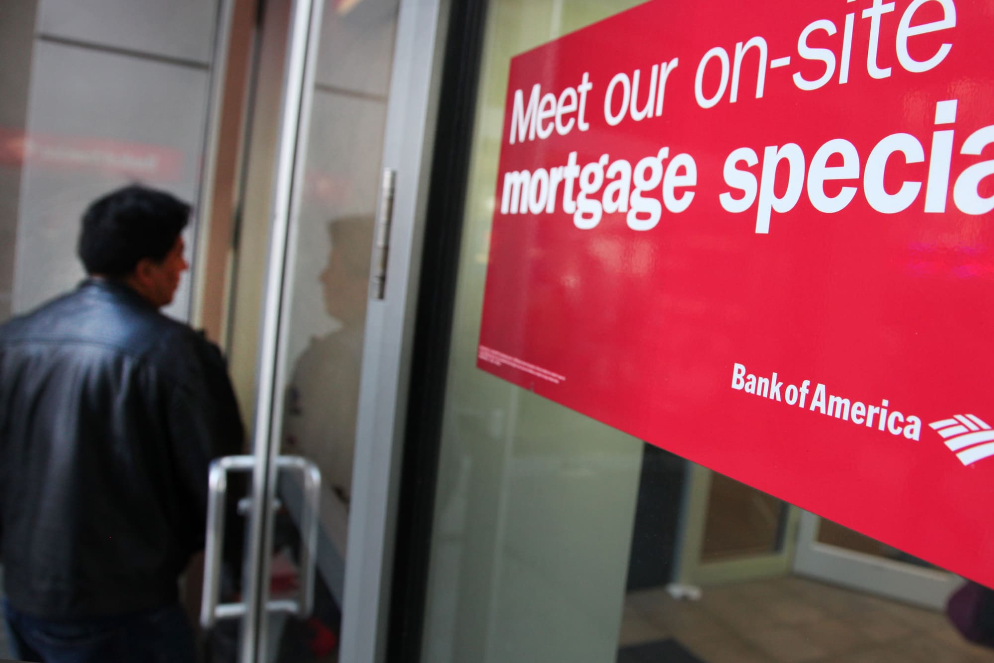 Mortgage credit availability sinks to decade low