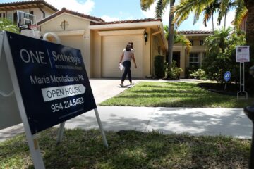 Povpraševanje po hipotekarnih posojilih znova upade, potem ko so obrestne mere za posojila FHA dosegle najvišjo vrednost v 21 letih