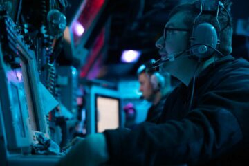 تسعى البحرية إلى تقديم تدريب افتراضي لعدد أكبر من أفراد الأسطول