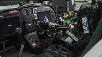 نیکسٹ-جنر آٹو پائلٹ ایک روبوٹ کو کنٹرول میں رکھتا ہے۔