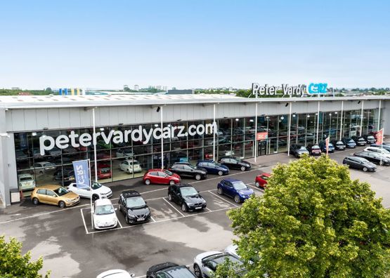Пітер Варді закриє два супермаркети CARZ через «проблеми з постачанням транспортних засобів»