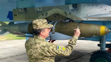 ظهور صورة لقنبلة JDAM-ER المقدمة من الولايات المتحدة والتي تحملها الطائرة الأوكرانية Su-27 Flanker