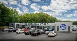 Zyski blisko 11 milionów funtów, ponieważ grupa supermarketów samochodowych Big Motoring World nadal rośnie
