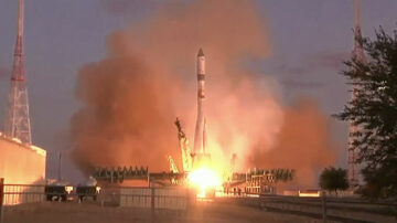 روسيا تطلق سفينة شحن إلى محطة الفضاء الدولية