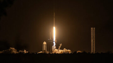 स्पेसएक्स ने अंतरिक्ष स्टेशन पर पहला पूर्ण-अंतर्राष्ट्रीय दल लॉन्च किया