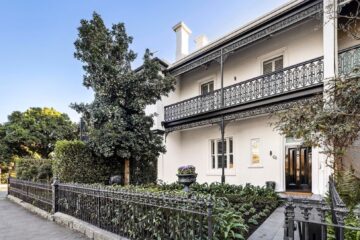 Stiilne terrassiga kodu avaldab austust Melbourne'i arhitektuuripärandile