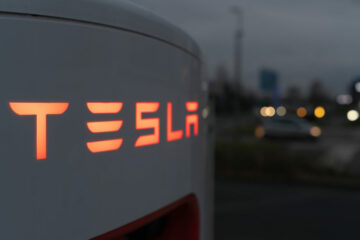 Tesla's afhankelijkheid van Chinese bedrijven brengt het risico van verstoringen in de toeleveringsketen met zich mee