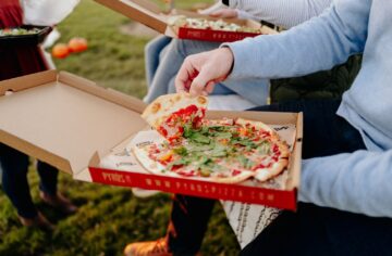La guida di Firestarter per il successo della raccolta fondi di Pyro's Fire Fresh Pizza - GroupRaise