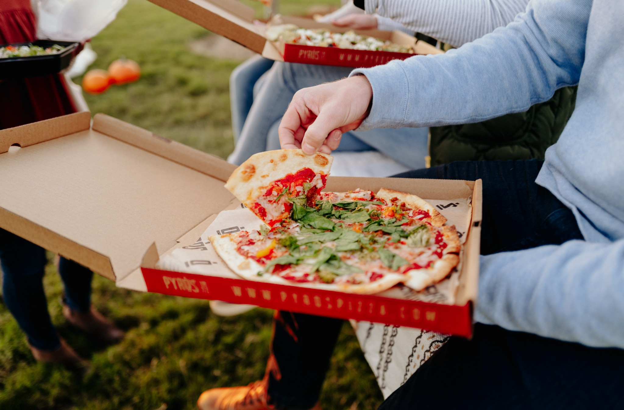 Pyro's Fire Fresh Pizza 募金活動を成功させるための Firestarter ガイド - GroupRaise