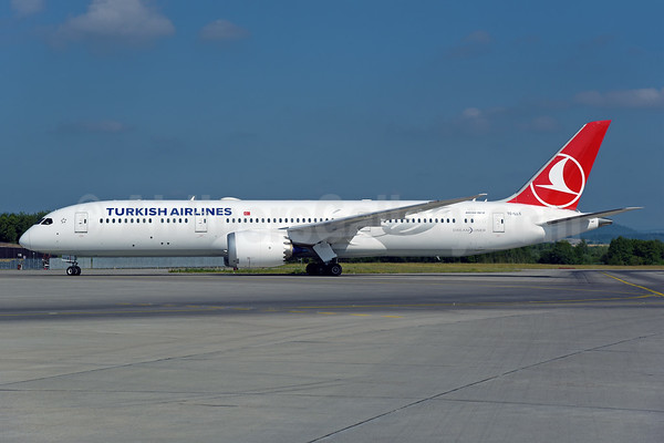 Turkish Airlines delays its large aircraft order, notes a 6.7% passenger increase in July and signs a strategic alliance with Thai