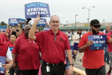 United Auto Workers מנקים את הנתיב לשביתה אם השיחות ייכשלו