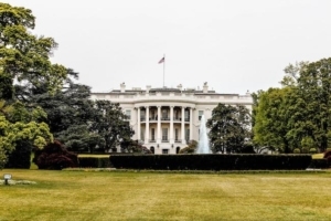 La Casa Bianca ordina alle agenzie federali di conformarsi alle pratiche di sicurezza informatica