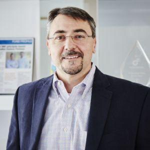 Robert Antoniades, co-fondateur et associé commandité d'Information Venture Partners